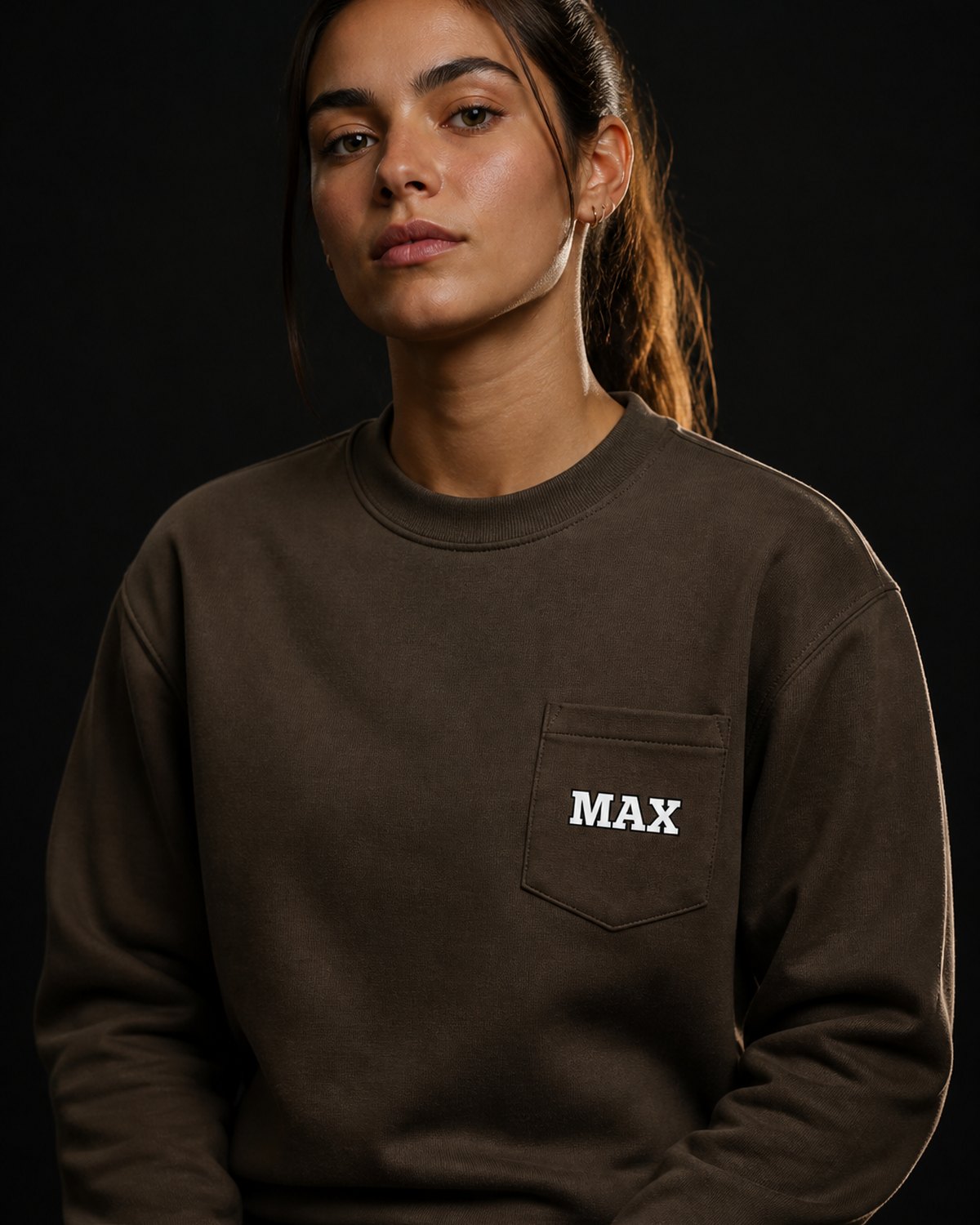 MAX Patch Pocket Crew – Unisex